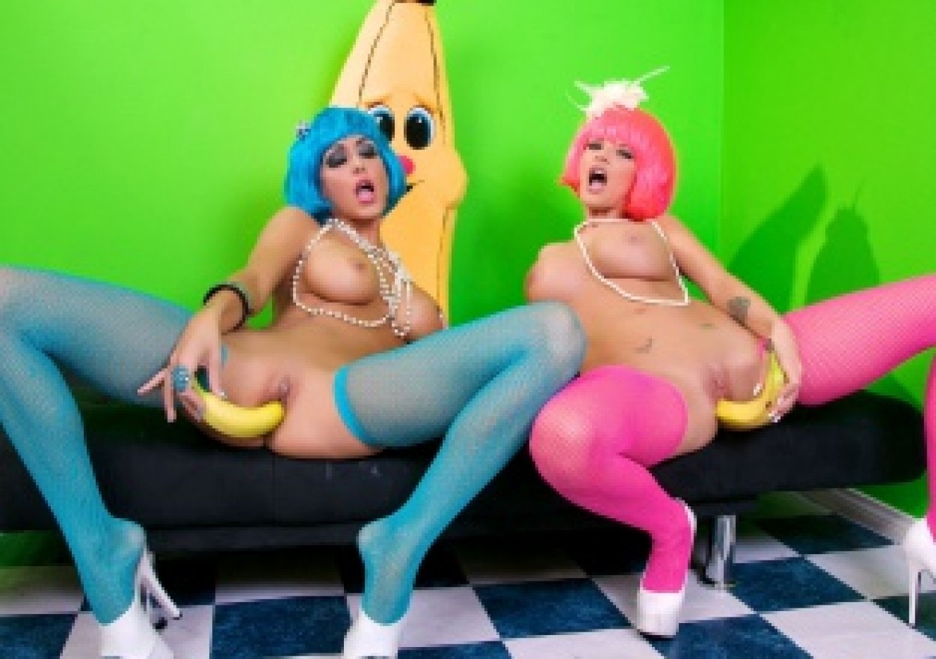 Spizoo 'We Love Bananas' starring Jessica Jaymes (Photo 1)