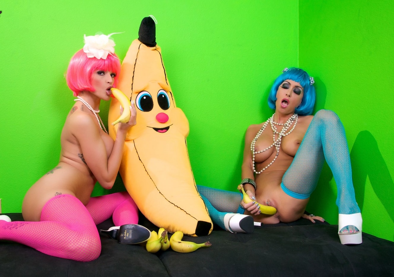 Spizoo 'We Love Bananas' starring Jessica Jaymes (Photo 3)