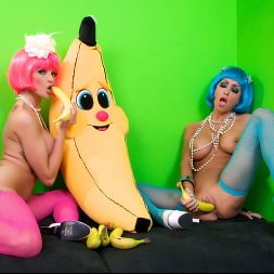 Jessica Jaymes in 'Spizoo' We Love Bananas (Thumbnail 3)